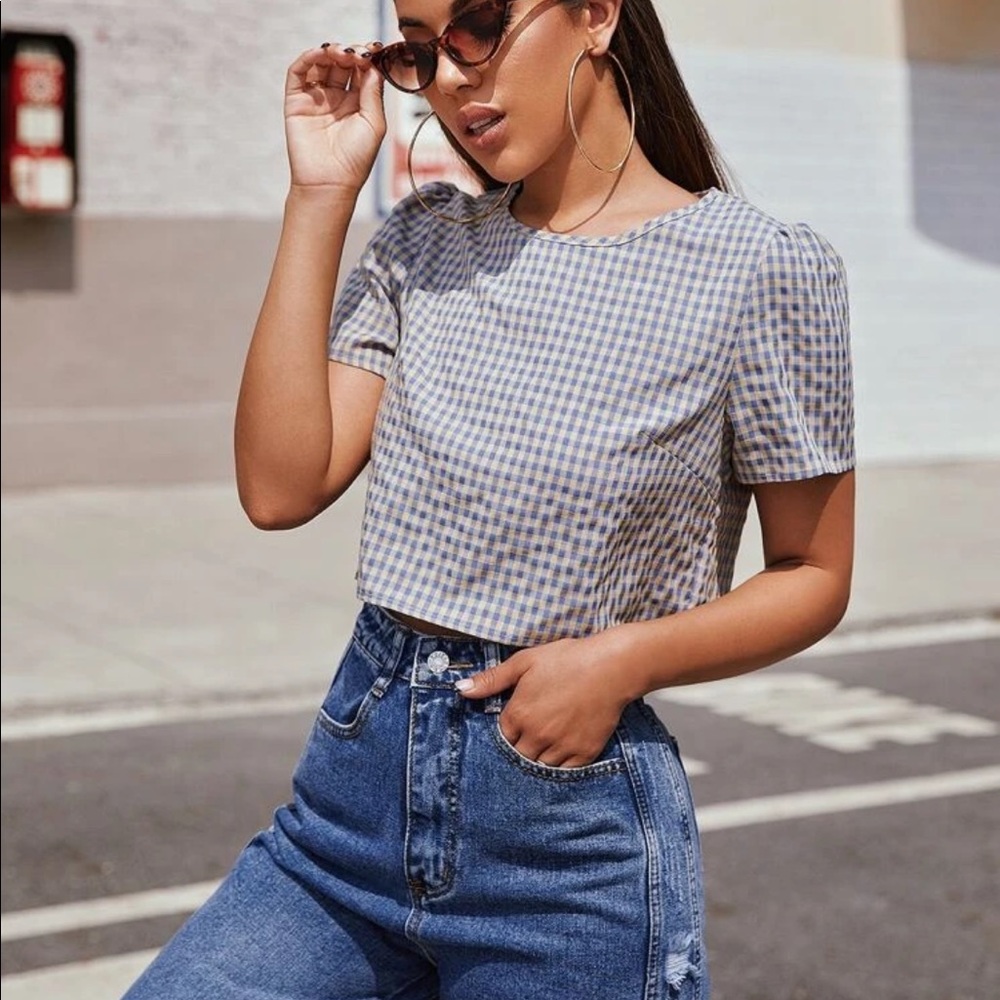 Puff sleeve crop top